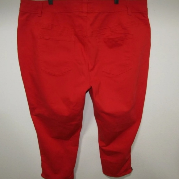 Lane Bryant Red Capri Cropped Pants - Picture 3 of 3